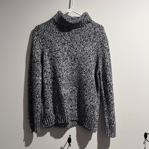 XL Land's End thick sweater in a classic gray and white design - Picture 1 of 3